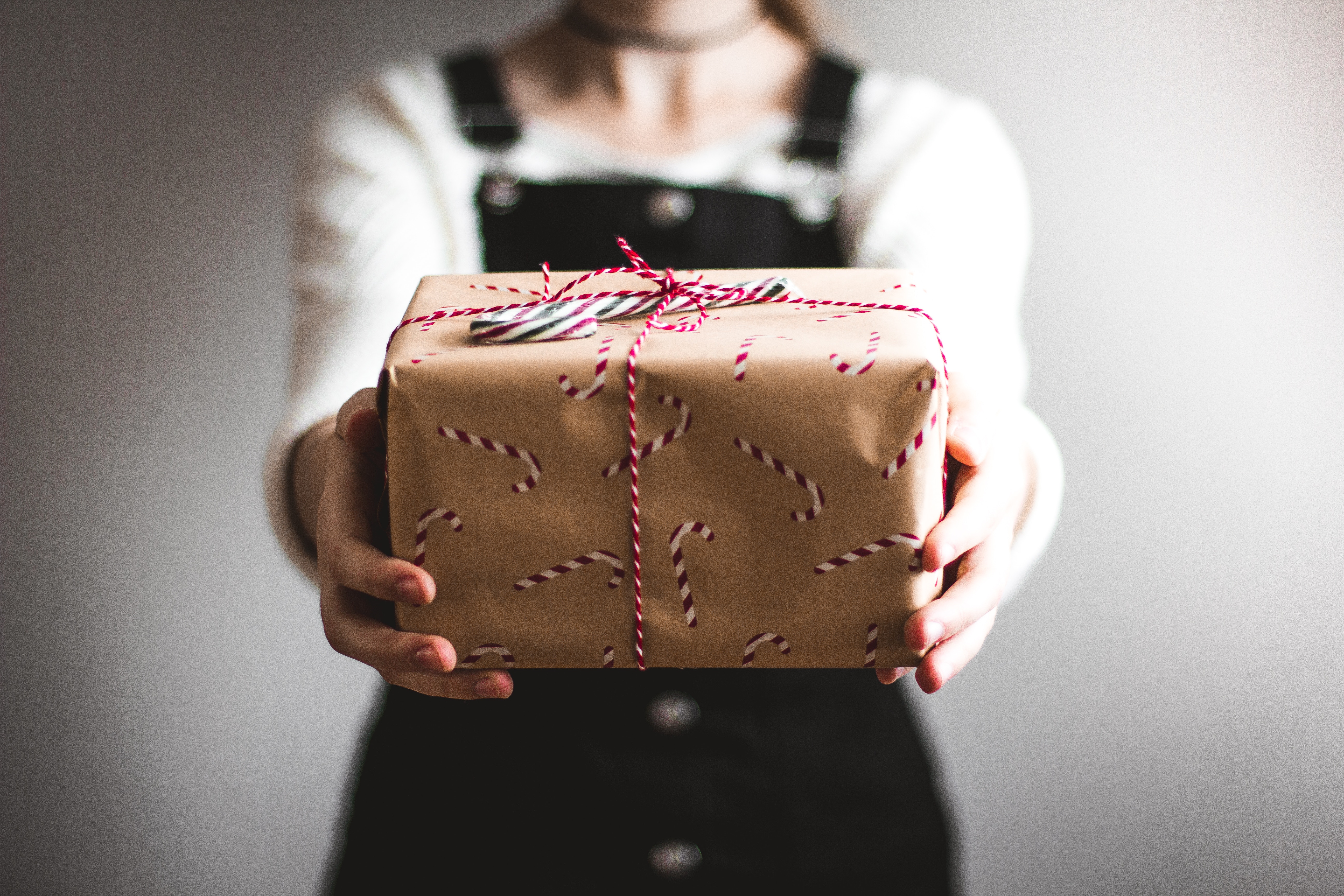 Should We Forbid Our Children from Giving Gifts to Make Other People Comfortable?